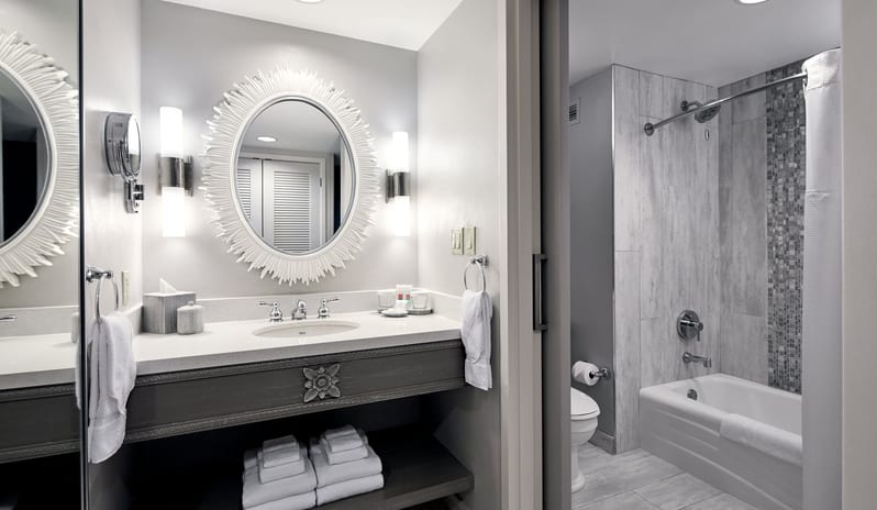 Loews Royal Pacific Universal Orlando - Kids Suites Washroom